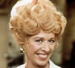 Ha muerto... POLLY HOLLIDAY