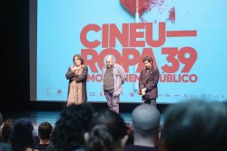 ANOCHE CONQUISTE TEBAS RECIBE EL GRAND PRIX EN FRANCIA