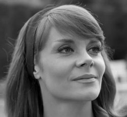 Ha muerto... FRANÇOISE BRION