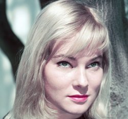 Ha muerto... MAY BRITT