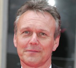 Ha muerto... ANTHONY HEAD