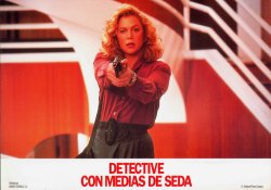Curiosidades de... DETECTIVE CON MEDIAS DE SEDA