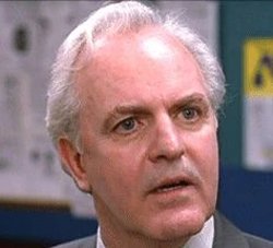 Ha muerto... JAMES HANDY