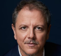 OSCAR DE LA FUENTE