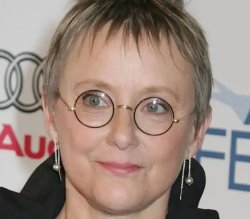 Ha muerto... MARY BETH HURT